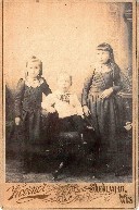 pict973.jpg [128x193]